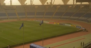 بالصور..عاصفة ترابية تضرب "الرياض" قبل قمة "الهلال – العين"