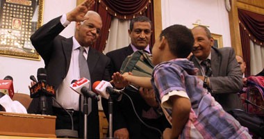 بدء حفلة توزيع 500 شنطة مدرسية لغير القادرين بديوان محافظة القاهرة