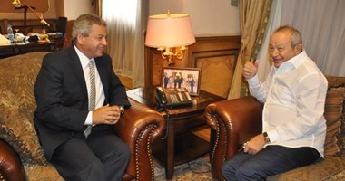 وزير الشباب والرياضة يستقبل نجيب ساويرس