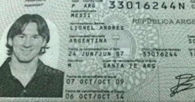 بالصور.. جوازات سفر المشاهير تكشف شخصياتهم.. نظرة "مانديلا" تقاوم العنصرية.. والفاتنة مارلين مونرو الأكثر إثارة.. وأودرى هيبورن ملائكية كالمعتاد.. وأينشتاين "منكوش" الشعر.. ومحمد على كلاى متحفز دائما