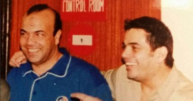 عمرو دياب ينشر صورة قديمة مع صديقه الراحل مجدى النجار على "إنستجرام"
