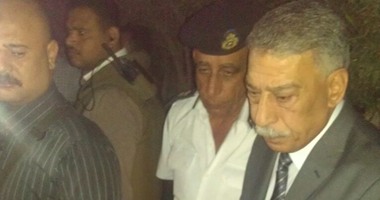 مدير أمن القاهرة يصل موقع حريق مصنع كيماويات المعادى