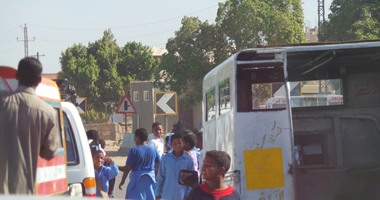 طلاب إعدادى بـ"كوم إمبو" يقطعون طريق "مصر أسوان" بسبب الفترة الصباحية