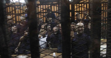قاضى "الهروب من سجن النطرون" يسأل عن دفاع محمد مرسى
