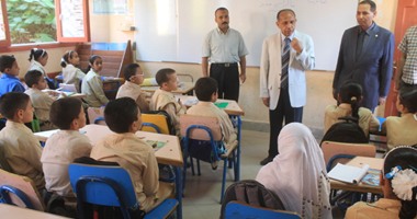 محافظ الفيوم يفاجئ المدارس لمتابعة انتظام الدراسة