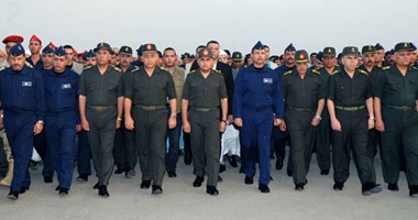 وزير الدفاع يتقدم جنازة شهداء سقوط الطائرة العسكرية بالفيوم