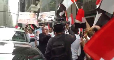 بالفيديو..المئات من المصريين بروما يهتفون "السيسى عندنا ومحدش زينا"