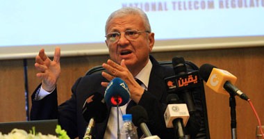 وزير الاتصالات يصل مطار الماظة للمشاركة فى جنازة شهداء سيناء