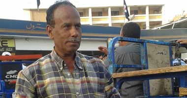 بالصور.. طوابير السيارات وبيع البنزين فى جراكن بمحطات وقود ببنى سويف