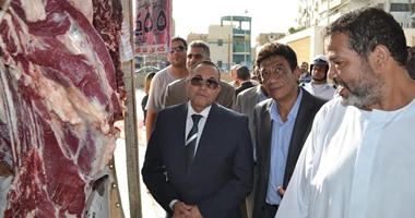 محافظ الإسماعيلية يفتتح شوادر بيع اللحوم البلدية الطازجة بالمنتزه