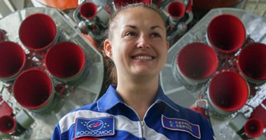 بالصور..  وصول "يلينا سيروفا" رابع سيدة روسية إلى الفضاء