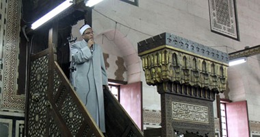 خطيب مسجد المحطة بالمنيا يدعو المواطنين لدعم الدولة فى تحركاتها نحو البناء