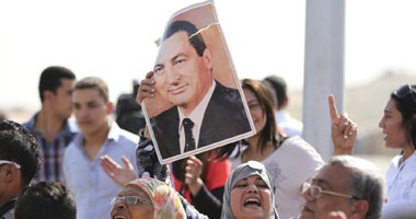القبض على 2من أنصار مبارك لاشتباكهما مع الأمن أمام أكاديمية الشرطة
