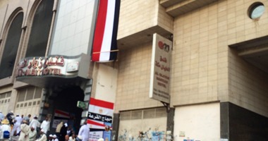 علم مصر يزين مقر بعثة الحج الرسمية بمكة المكرمة