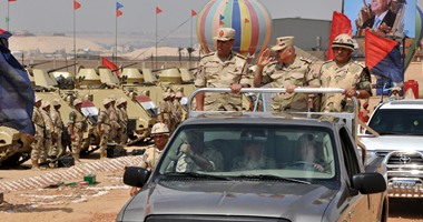 وزير الدفاع يشهد تفتيش حرب بالمنطقة المركزية العسكرية