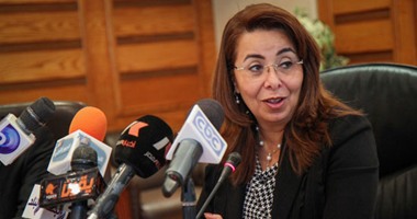 وزيرة التضامن تفتتح معرض الهلال الأحمر للمشغولات اليدوية