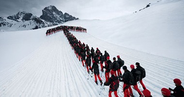 بالصور.. مئات من المتسلقين على جبال الألب لالتقاط صور رائعة