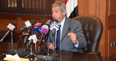 خالد عبد العزيز يشهد المباراة الافتتاحية لدورى مراكز شباب القاهرة