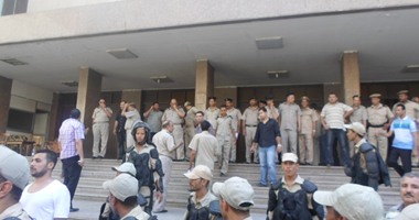 استعدادات أمنية مكثفة قبل محاكمة 119 إخوانياً بتهمة حرق كنيسة بسوهاج