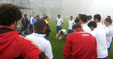 بالصور.. محمد رضوان يلقى محاضرة على لاعبى المقاولون بمعسكر البرتغال