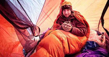 بالصور.. مصور روسى يلتقط صورا رائعة لقمم "الفان" بطاجكستان من خيمته