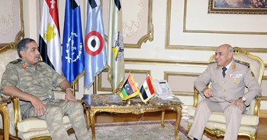 الفريق أول صدقى صبحى يبحث مع رئيس أركان الجيش الليبى "تأمين الحدود"
