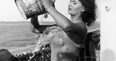 صوفيا لورين أول من قامت بـ"تحدى الثلج" عام 1954