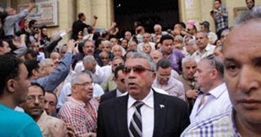 توافد السياسين على مسجد أولاد الشيخ للمشاركة فى جنازة أبو العز الحريرى