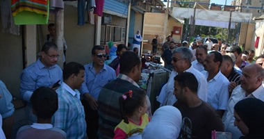 بالصور .. محافظ الإسكندرية يفتتح أول سوق لتسكين الباعة الجائلين
