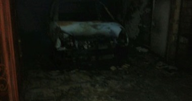 بالصور.. مجهولون يشعلون النيران فى سيارتين داخل جراج بالمحلة