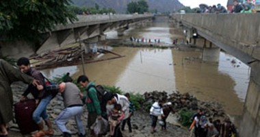 مصرع 8 و نزوح الآلاف جراء انهيارات أرضية وفيضانات فى الفلبين