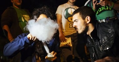 إسرائيليون يحتشدون أمام الكنيست لتأييد عدم تجريم تعاطى الماريجوانا