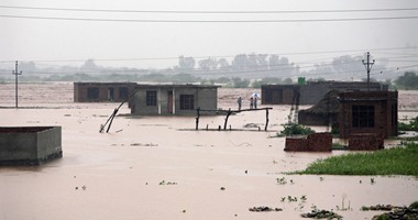 رئيس وزراء الهند يعلن عن مساعدات للإغاثة من الفيضانات اجتاحت كشمير