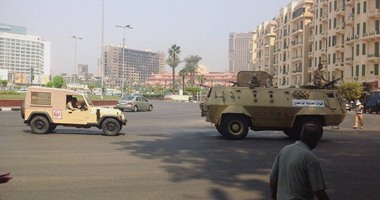 مدرعات الجيش تعود إلى محيط المتحف المصرى تمهيداً لفتح "التحرير"