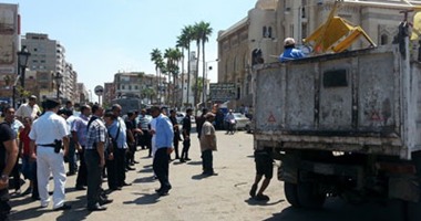 بالصور.. مدير أمن بورسعيد يقود أول حملة إزالة إشغالات ببور فؤاد