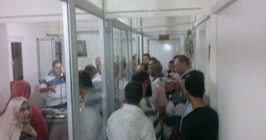 إضراب موظفى مستشفى المنشاوى بطنطا احتجاجا على عدم صرف الراتب