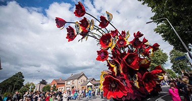 انطلاق أكبر موكب للزهور فى العالم بمدينة زندرت الهولندية