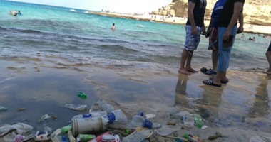 صحافة المواطن.. انتشار القمامة على شاطئ عجيبة بمرسى مطروح