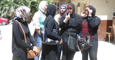 بالصور..وقفة بالملابس السوداء لطلاب حقوق الإسكندرية بسبب نتيجة التظلمات
