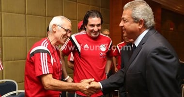 بالصور.. إبراهيم صلاح لوزير الرياضة: فى المنتخب "مفيش" أهلى وزمالك