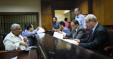 توافد راغبى الترشح للبرلمان على محكمة جنوب القاهرة لتقديم الكشف الطبى