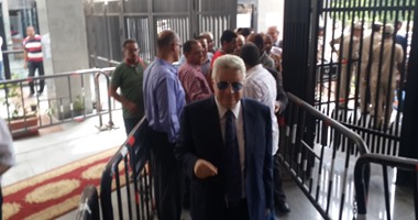 مرتضى منصور يصل محكمة المنصورة للتقدم بأوراق ترشحه عن دائرة ميت غمر