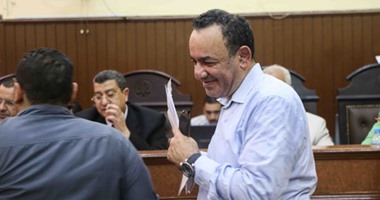 عمرو الشوبكى يسلم الكشف الطبى للجنة محكمة جنوب الجيزة