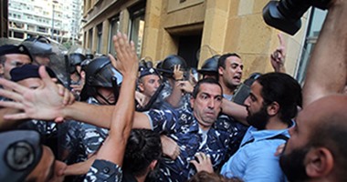 قوات الأمن اللبنانية تفض اعتصام وزارة البيئة بالقوة