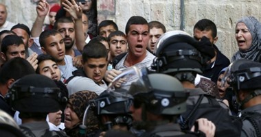 سلطات الاحتلال تعتقل طفلا فلسطينيا بتهمة إلقاء الحجارة على حافلة