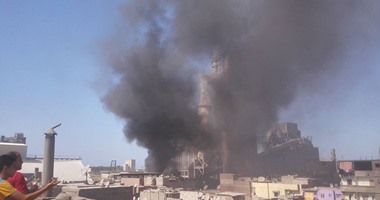 بالصور.. حريق فى تنك سولار داخل مصنع أسمنت بوادى القمر بالإسكندرية