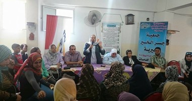 بالصور.." القومى للمرأة" ينظم حملات توعية سياسية للسيدات بقرى أبيس