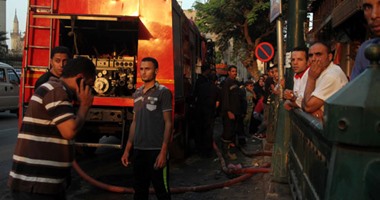 5 سيارات إطفاء تسيطر على حريق مخلفات بمنطقة الزرايب فى منشأة ناصر