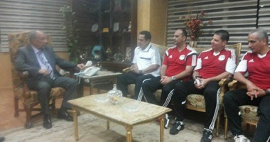 بالصور.. محمود سعد وجهاز منتخب 2000 فى دورة أسوان