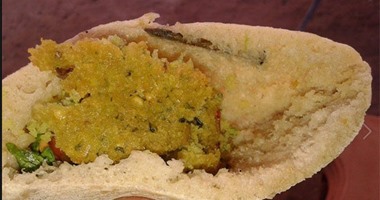 صحافة المواطن: قارئ يعثر على "مسمار" داخل رغيف خبز